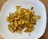 A picture of step 6 of Roasted chicken with potatoes and salad.