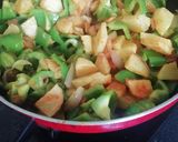 A picture of step 5 of Capsicum, Fry potato and Tomato Subji.