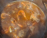 Foto del paso 4 de la receta: Caldero de arroz con almejas, gambas y calamar