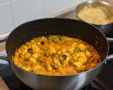 Foto del paso 5 de la receta: Curry de bacalao con verduras, garbanzos y cous-cous