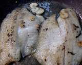 Foto del paso 3 de la receta: Filete de Cazón en salsa de piña con brócoli gratinado