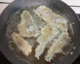 Foto del paso 3 de la receta: Llampuga (lirio) rebozada 🐟🐟🐟
