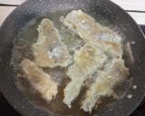 Foto del paso 3 de la receta: Llampuga (lirio) rebozada 🐟🐟🐟