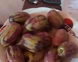 A picture of step 1 of Boiled plums.