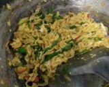 Foto langkah ke 5 dari resep Indomie goreng nyemek.