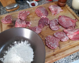 Foto del paso 2 de la receta: Arroz de carrilleras al vino tinto con habitas