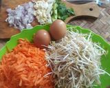 Foto langkah ke 1 dari resep Lumpia isi sayur (wortel,tauge,orak arik telur).