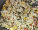 Foto langkah ke 5 dari resep Nasi Goreng Hongkong.