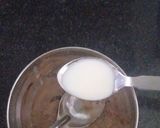 A picture of step 3 of Milk jelly in custard.