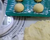 Foto langkah ke 3 dari resep Chocolate Matcha Donut.