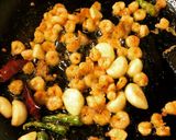A picture of step 2 of Chingri Mach Bata (Prawn Chutney).