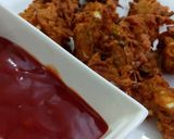 A picture of step 5 of Anday aur piyaz ke pakoray.
