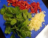 Foto langkah ke 1 dari resep Daging Cincang Kemangi (Thai Minced Beef with Basil).