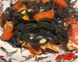 Foto del passaggio 3 della ricetta Tagliolini al nero di seppia con l’astice
