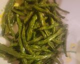 A picture of step 2 of Fried Green Beans.