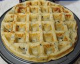 Hình bước làm 3 của món Bánh waffle mè đen