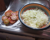 Foto del paso 5 de la receta: Empanizado de pollo en ensalada de col y tomates