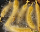 A picture of step 4 of Mirchi pakoda.