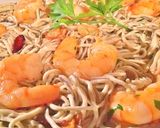 Foto del paso 7 de la receta Gulas con langostinos al ajillo