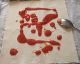 Foto del paso 4 de la receta: Pizza de hojaldre enrollada