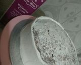 A picture of step 12 of Golden painted choc cake design.....