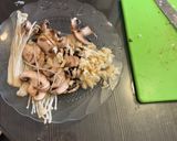 Foto langkah ke 2 dari resep Pasta aglio olio mudah.