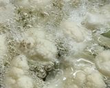 A picture of step 1 of Cauliflower with Garlic, Oil, and Chili.