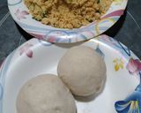 A picture of step 3 of Tawa daal bhare parathe.