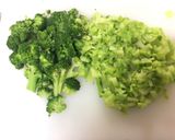 A picture of step 2 of Broccoli and Boiled Egg Salad.