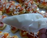 Foto langkah ke 8 dari resep Pizza Cutterpillar Bread.