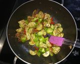 Foto langkah ke 3 dari resep Tumis Tauco Terong Bulat.