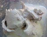 Foto del paso 2 de la receta: Tiramisú de fresa 🍓 y coco 🥥 en tarritos 🫙