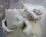 Foto del paso 2 de la receta: Tiramisú de fresa 🍓 y coco 🥥 en tarritos 🫙