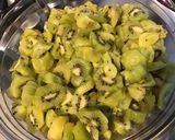 Une image de l'étape 5 de Compote de kiwis et pêches de vigne au rhum.