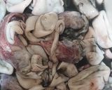 Foto langkah ke 3 dari resep Tumis cumi hitam.
