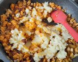 Foto del paso 5 de la receta: Col rellena de pollo y frutos secos