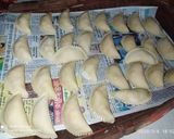 मावा गुझिया (mawa gujia recipe in hindi) रेसिपी चरण 4 फोटो