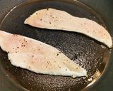 A picture of step 1 of Casa Vallès-Style Chicken Breast Sandwich.