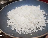 A picture of step 3 of Sabudana Halwa.