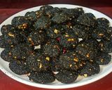 काळा तिल की रेवड़ी (Kala til ki rebdi recipe in Hindi) रेसिपी चरण 5 फोटो