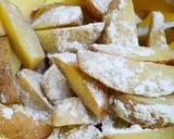 Foto langkah ke 2 dari resep Crispy Potato Wedges - Ala Cafe.