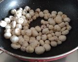 A picture of step 1 of Makhana Peanut Bhel.