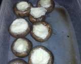 Foto del paso 2 de la receta: Champiñones rellenos de muselina de all i oli con queso gratinado