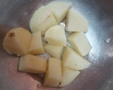 A picture of step 4 of Cauliflower dry veg 😋.