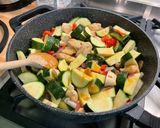 Une image de l'étape 15 de Tajine de poulet aux légumes et pruneaux.
