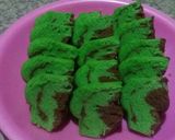 Foto langkah ke 5 dari resep Bolu kukus pandan coklat.