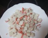 Foto del paso 5 de la receta: Ensalada mixta de col y cogollo con langostinos, palitos de cangrejo, piña y salsa rosa