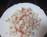 Foto del paso 5 de la receta: Ensalada mixta de col y cogollo con langostinos, palitos de cangrejo, piña y salsa rosa