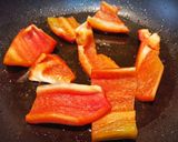 Foto del paso 2 de la receta: Arroz con costillejas, judías verdes y guisantes