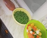 Tésztás zöldségleves csirkemellel recept fázis 1 fotója